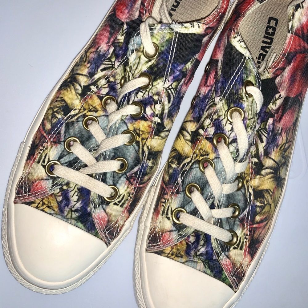 Chuck Taylor Lux floral sneakers converses
